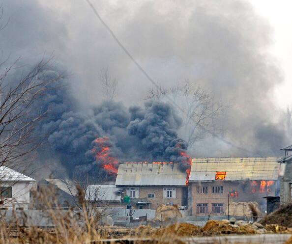 पुलवामा एनकाउंटर पर गृहमंत्री राजनाथ सिंह ने कहा कि सेना ने अच्छी कार्रवाई की. हमारे सेना के जवानों का मनोबल ऊंचा है. आतंकवादियों को न्यूट्रलाइज   करने में कामयाबी मिल रही है.