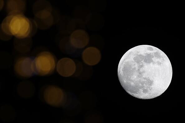 आज साल का सबसे बड़ा सुपरमून दिखेगा. हालांकि इससे पहले 21 जनवरी को सुपरमून दिखा था लेकिन वो भारत में नहीं था. लेकिन आज ये सुपरमून भारत में दिखेगा. सभी फोटोः गेटी इमेज 