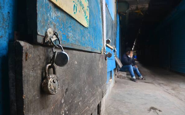 भारत के उत्तर पूर्वी राज्य नागालैंड के दिमापुर में पुलवामा आतंकी हमले के खिलाफ भारत बंद के दौरान ऑल इंडिया ट्रेडर्स (CAIT) द्वारा भारत बंद के   आह्वान के दौरान की तस्वीर. 