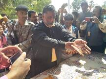 शहीद संजय के परिजनों से मिले पप्पू यादव, बेटी की शादी का खर्चा उठाने का किया एलान