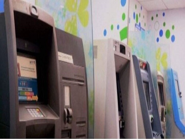 mathura police arrested three criminals who looted ATM मथुरा: एटीएम उखाड़कर अड़तीस लाख रुपए लूटने वाले गिरोह के 3 सदस्य गिरफ्तार