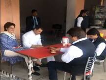 पश्चिमी उत्तर प्रदेश में दिखा कांग्रेसी खेमा, राहुल-प्रियंका ने ढाबे पर रुक कर लोगों से की मुलाकात