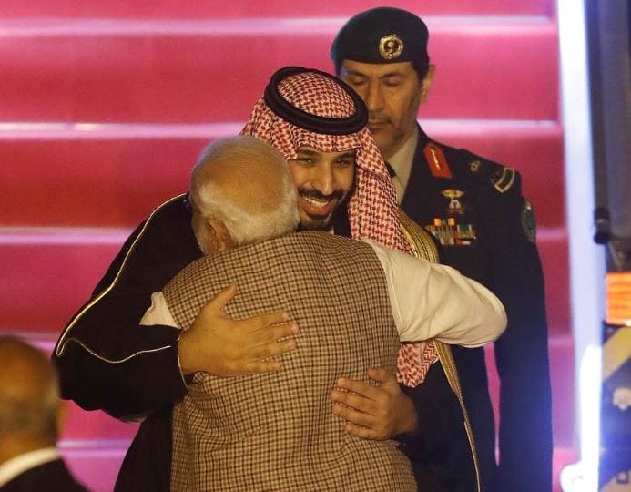 Pulwama attack: Congress Attcks PM Narendra Modi over grand welcome to Saudi crown prince सऊदी के शहजादे को गले लगाने पर कांग्रेस ने PM मोदी से पूछा, क्या प्रिंस से मसूद के खिलाफ एक्शन की मांग करेंगे?