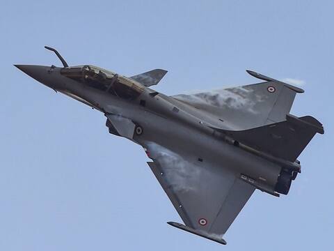 दसाल्ट सीईओ ने कहा- राफेल में कोई घोटाला नहीं, भविष्य में भी भारत से डील के लिए तैयार दसाल्ट सीईओ ने कहा- राफेल में कोई घोटाला नहीं, भविष्य में भी भारत से डील के लिए तैयार