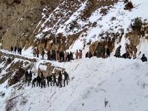 हिमाचल प्रदेश: किन्नौर में बर्फ के नीचे दबे सेना के 6 जवान, एक शहीद