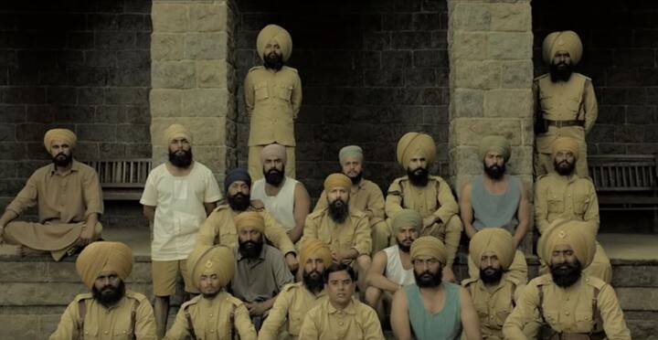 अगले ही सीन में एक्टर कुणाल कपूर अक्षय से कहते दिखते हैं, 'कोई फौजियों वाला काम है तो बताओ सर जी, हम यहां लड़ने आएं हैं मज़िदें बनाने नहीं'. इसके जवाब में अक्षय कहते हैं...'जब लड़ने का वक्त आएगा तब लड़ेंगे भी, अभी तो रब का घर बनाने आए हैं... रब से कैसी लड़ाई.'