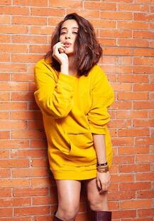 पीले रंग की ड्रेस में सुरवीन चावला ने फ्लॉन्ट किया अपना बेबी बंप, इंस्टा पर शेयर की तस्वीरें