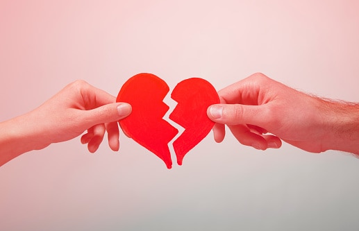 Relationship Issue: When You Are Going Through A Breakup, Mentally and Emotionally You Are More Strong Relationship Issue: ब्रेकअप और धोखा मिलने से होते हैं फायदे, मानसिक रूप से बनते हैं मजबूत