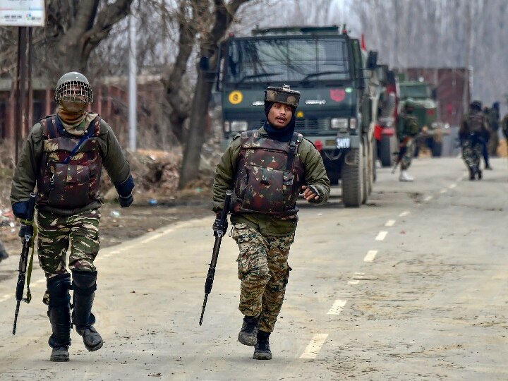 Security personnel killed in encounter with militants in Handwara's Jammu Kashmir जम्मू-कश्मीर: हंदवाड़ा में आतंकियों से मुठभेड़ में 5 जवान शहीद, पिछले करीब 24 घंटे से ऑपरेशन जारी