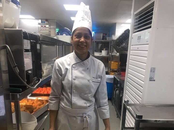 पीएम और उनके प्रतिनिधिमंडल के लिए सुबह का नाश्ता, दोपहर का खाना और रात के भोजन सभी की ज़िम्मेदारी दीपाली पर थी. सुबह के नाश्ते और दोपहर के स्वादिष्ट खाने के बाद पीएम को पता चला कि होटल की हेड शेफ भारतीय हैं. शाम के खाने के वक्त दीपाली ने जब पीएम से पूछा कि आपको खाना कैसा लगा तो पीएम मोदी ने कहा बेहद स्वादिष्ट.