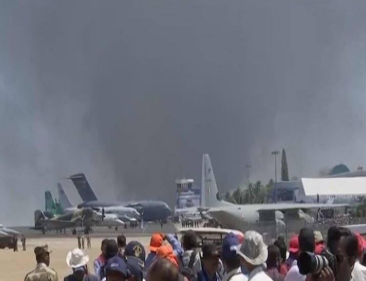 एयरो इंडिया 2019 में इससे पहले भी एक दुर्घटना हो चुकी है जिसमें 19 फरवरी को दो सूर्य किरण विमानों की भिड़ंत हो गई थी. इस दुर्घटना में एक पायलट शाहिल गांधी की मौत हो गई थी.