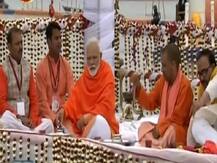 Kumbh Mela 2019: कुंभ पहुंचे पीएम मोदी, पवित्र संगम में लगाई आस्था की डुबकी