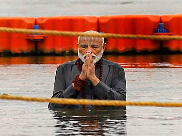 संगम में आस्था की डुबकी लगाने के बाद गंगा पंडाल पहुंचे प्रधानमंत्री ने कहा, 