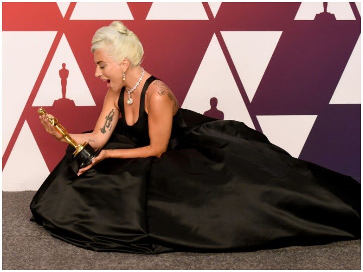 lady gaga won her first oscars Oscar Awards 2019: लेडी गागा ने 'शैलो' के लिए जीता अपना पहला ऑस्कर, अवॉर्ड मिलने पर हो गई इमोशनल