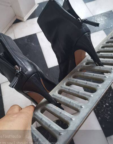 टिया ने कहा कि मुझे बिल्कुल होश नहीं था कि मैंने बीमी रात क्या किया. जब सुबह अपनी सैंडल्स को ऐसे जाली में फंसे पाया तो मुझे कुछ-कुछ याद आया कि असल में हुआ क्या था. टिया ने कहा मुझे याद है इस घटना के बाद मैं जोर-जोर से रो रही थी.