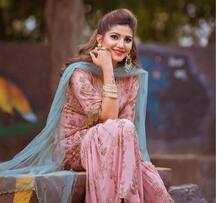 एक बार फिर से देसी अंदाज में कहर बरपा रही हैं सपना चौधरी, गुलाबी गरारे में सामने आईं खूबसूरत तस्वीरें