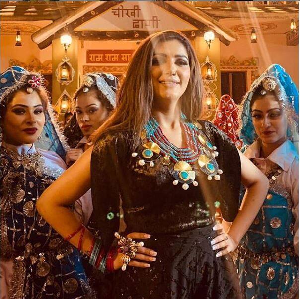 सपना चौधरी मूलत हरियाणा की रहने वाली हैं. उन्हें स्टेज डांसिंग से काफी लोकप्रियता मिली. (तस्वीर-इंस्टाग्राम)