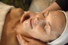 डायमंड फेशियल, जानें इसकी लागत और फायदों के बारे में