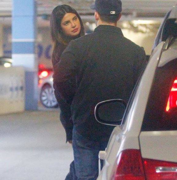 बताया जा रहा था कि ये तस्वीरें पार्किग की थीं जहां ये न्यूलीवेड कपल एक दूसरे के साथ मस्ती करता नजर आ रहा था . (सभी तस्वीरें इंस्टाग्राम)