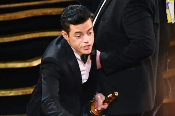 गिरने के बाद उनका तुरंत डॉक्टर्स ने ट्रीटमेंट किया.  