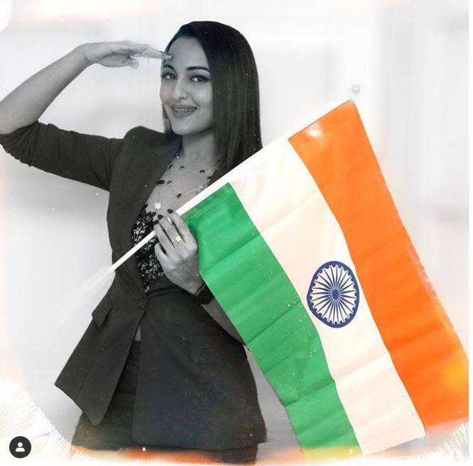 सोनाक्षी सिन्हा ने तिरंगे की इमोजी शेयर करते हुए लिखा- जय हिंद. (तस्वीर-इंस्टाग्राम)