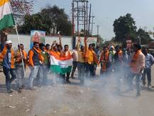 सर्जिकल स्‍ट्राइक-2: गोरखपुर में मनी दिवाली, लोगों ने एक-दूसरे को मिठाई खिलाकर मनाई खुशी