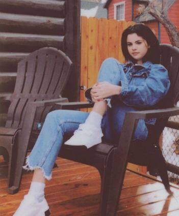 सेलेना गोमेज के फॉलोअर्स कम होने का कारण उनका बार-बार कुछ-कुछ महीनों के लिए इंस्टाग्राम से गायब हो जाना है. 