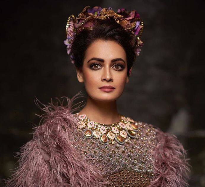 Dia Mirza to play 'delicious part' in web series वेब प्लेटफॉर्म पर दो प्रोजेक्ट्स के साथ धमाकेदार आगाज़ करने को तैयार हैं दीया मिर्जा