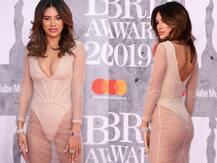 रेड कार्पेट पर स्विमसूट स्टाइल की ड्रेस पहने पहुंची ये हसीना, देखें तस्वीरें