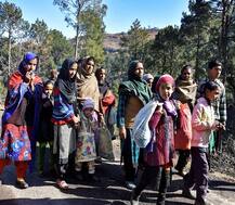 जम्मू-कश्मीर: तनाव के बीच पाकिस्तान ने अखनूर में फिर तोड़ा सीजफायर, दो जिलों में बंद रहेंगे स्कूल