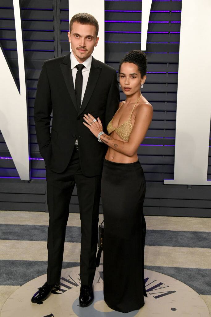 जो क्रेविज़ और Karl Glusman 2016 से एक दूसरे के साथ रिलेशन में हैं.