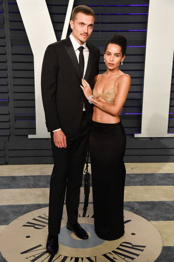 जो क्रेविज़ का मानना है कि मेकअप भले ही थोड़ा खूबसूरत दिखा दें लेकिन इससे आपको बेहतर लुक नहीं मिल सकता. इसकी शुरुआत आपकी अपने शरीर की देखभाल के साथ होनी चाहिए.