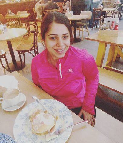 ये हैं उनकी फूड के साथ कुछ तस्वीरें. 