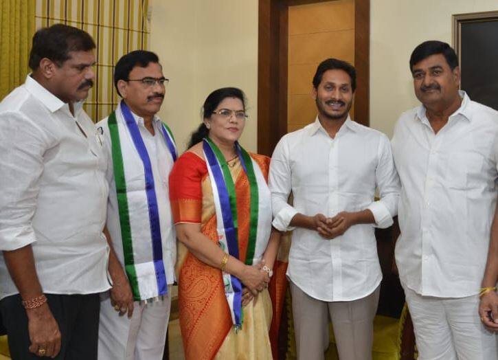Former Union Minister and Senior Congress Leader Killi Krupa Rani Joins ...