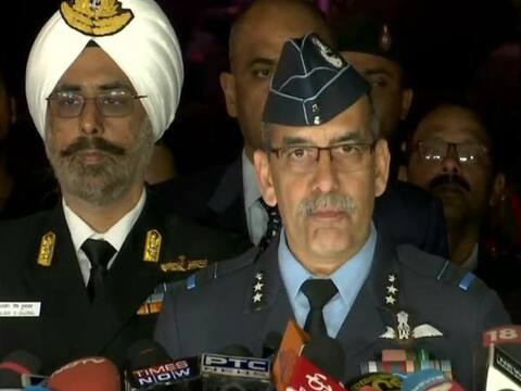 तीनों सेनाओं ने कहा- इस्लामाबाद की ओर से किसी भी उकसावे से निपटने के लिए हैं तैयार तीनों सेनाओं ने कहा- इस्लामाबाद की ओर से किसी भी उकसावे से निपटने के लिए हैं तैयार