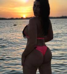 वैकेशन के दौरान इस हसीना ने पोस्ट की हद से ज्यादा बोल्‍ड तस्वीरें, देखें यहां