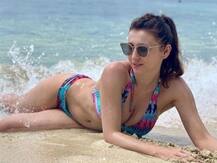 हॉट बिकिनी तस्‍वीरों से इंटरनेट का तापमान बढ़ा रही है क्लॉडिया, देखें तस्वीरें