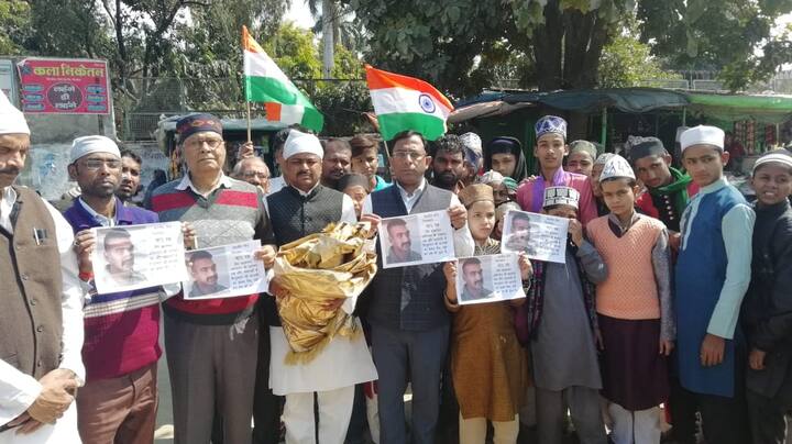 पाकिस्तान आखिर झुक गया. अभिनंदन वापस लौट रहे हैं. उनकी सलामती और सकुशल वापसी के लिए पूरा देश एक साथ खड़ा हो गया है. गोरखपुर में भी अलग-अलग जगह पर चादरपोशी कर लोगों ने उनके वापसी के लिए दुआ की.