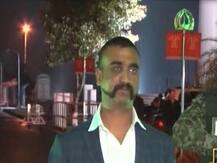 अपनी सरज़मीं पर कदम रखने के बाद विंग कमांडर अभिनंदन की पहली प्रतिक्रिया, वतन लौटने पर खुश हूं