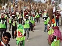 Kumbh Mela 2019: कुंभ मेले में एक साथ दस हजार कर्मचारियों ने सफाई कर बनाया वर्ल्ड रिकार्ड