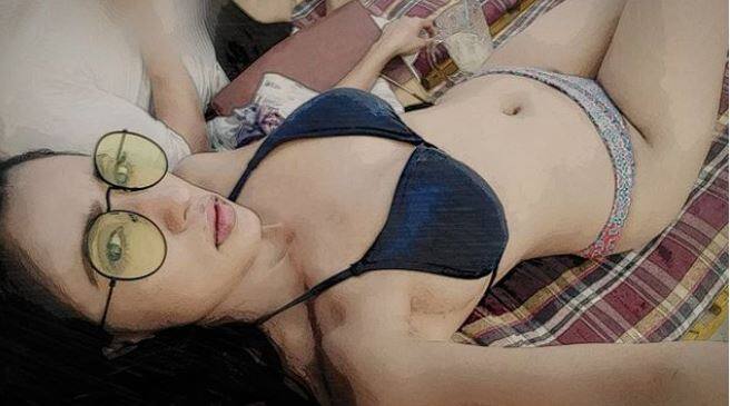  आइरिस कई तरह के फोटोशूट्स में भी व्‍यस्‍त रहती हैं. दरअसल, अभिनेत्री इंडियन लुक में बेहद खूबसूरत लगती हैं. अभिनेत्री डेली सोप के अलावा रैंप वॉक भी करती हैं.