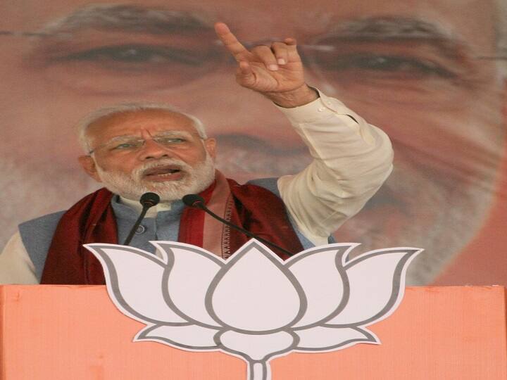 PM Narendra Modi attacks Congress chief rahul Gandhi in Amethi अमेठी से पीएम मोदी ने मनमोहन सरकार पर साधा निशाना, कहा- इन्होंने सुरक्षाबलों की परवाह नहीं की