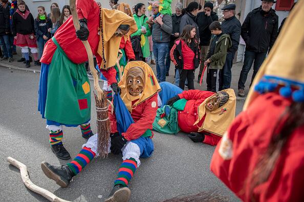 पूरे जर्मनी में ये अलग-अलग नाम से मनाया जाता है. लेकिन इनमें सबसे ज्यादा पॉपुलर कोलोन कार्निवल है. 