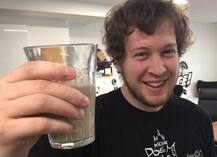 OMG! ये शख्स रोजाना पीता है मिल्क कोक, जानें क्या है माजरा