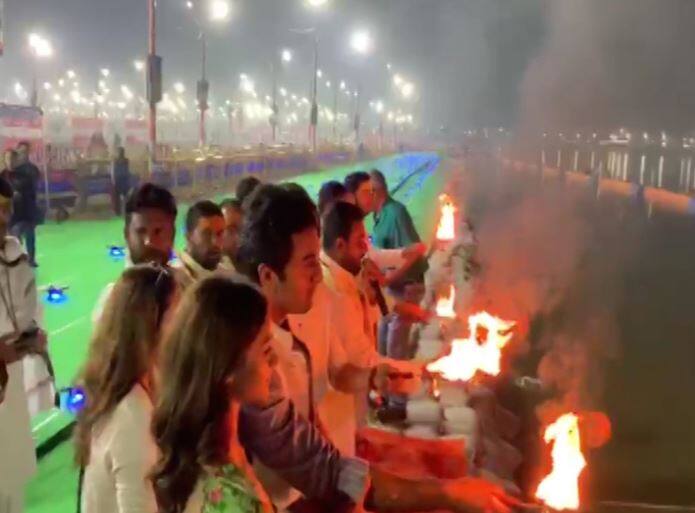 Kumbh Mela 2019: कुंभ मेले में रणबीर-आलिया ने किया फिल्म ब्रह्मास्त्र का प्रमोशन, हवा में उड़ाए गए डेढ़ सौ से ज़्यादा ड्रोन कैमरे