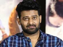 VIDEO: प्रभास के गाल पर गलती से लगा फैन का हाथ, फिर देखिए कैसा था \'बाहुबली\' का रिएक्शन