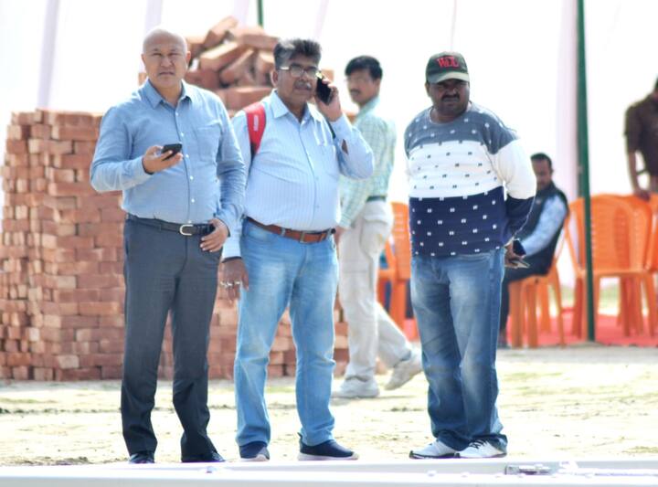 प्रधानमंत्री नरेंद्र मोदी एयरपोर्ट पर उतरेंगे और फिर वहां से एयर फोर्स के एमआई-17 चॉपर से रैली स्थल पर पहुचेंगे. प्रधानमंत्री लगभग डेढ़ घंटे तक रैली स्थल पर रहेंगे. गुरुवार को एसपीजी की निगरानी में चॉपर के हैलीपैड पर उतरने का रिहर्षल किया जाएगा. रैली स्थल पर दो दर्जन से अधिक एंट्री पॉइंट बनाए गए हैं जिनमें मेटल डिटेक्टर लगाए जाएंगे.