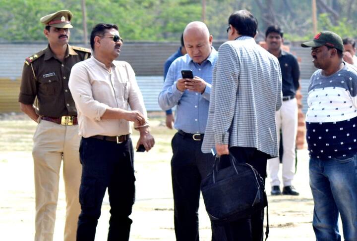 इसके साथ ही रैली स्थल पर काम करने मजदूरों और कर्मचारियों के सत्यापन का काम एलआईयू को सौंपा गया है. रैली स्थल के आसपास के जितने लाइसेंसी असलहा रखने वाले हैं उनके असलहा पुलिस ने जमा कराने का काम शुरू कर दिया है.