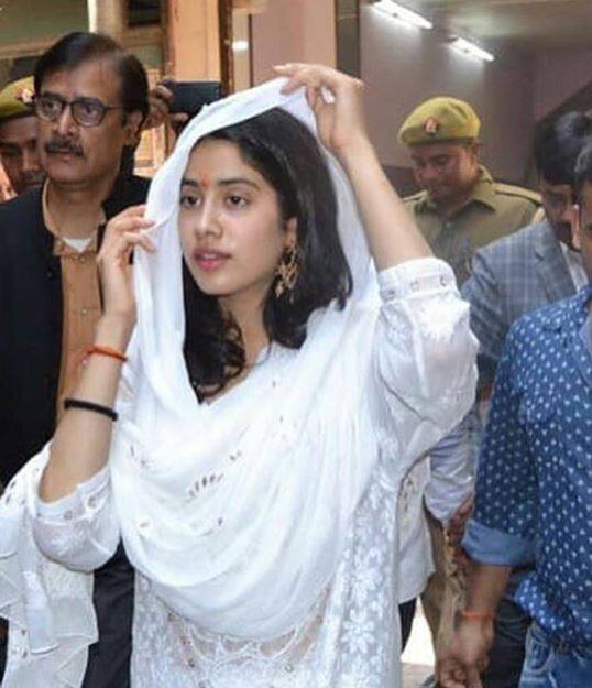 अपने इस खास दिन को और खास बनाने के लिए उन्होंने यहां रबड़ी और पान का स्वाद भी चखा.