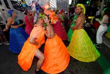 शुरू हुआ ‘मार्डी ग्रास’ फेस्टिवल, जानें क्यों यहां सरेआम अपने कपड़े उतारते हैं लड़के-लड़कियां